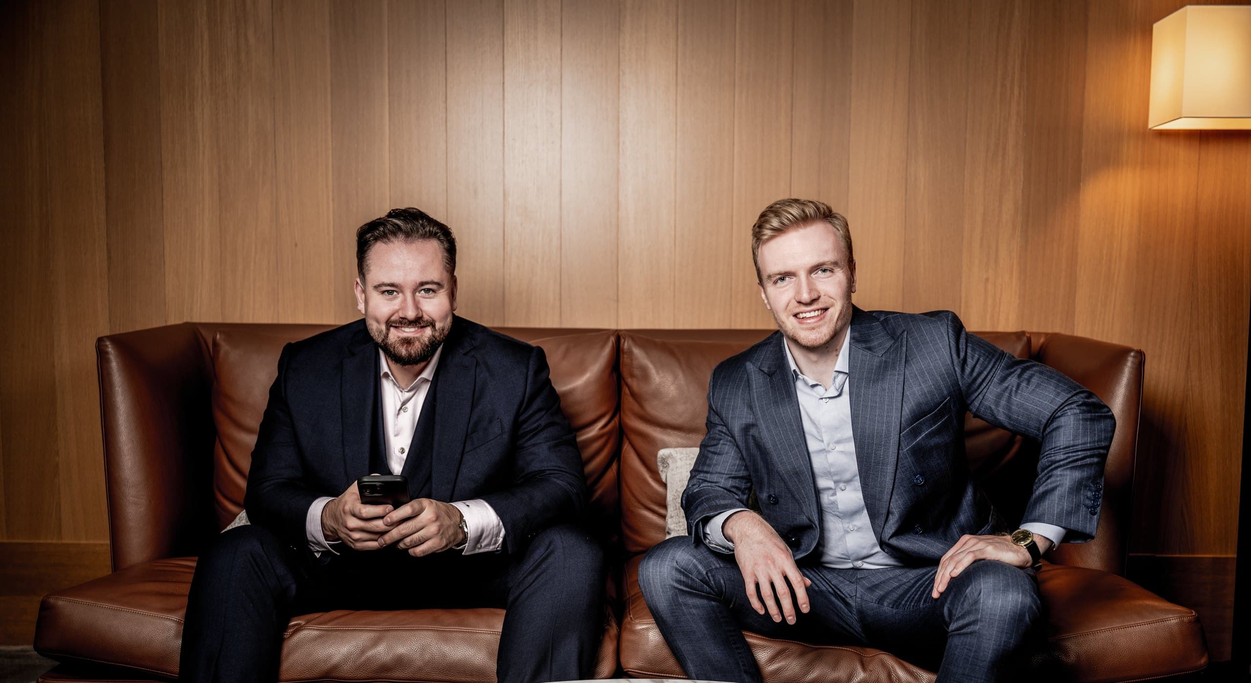 Das WLA-Team auf dem Sofa in der Lounge